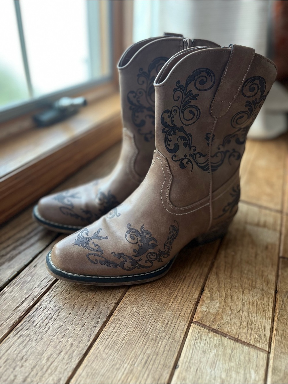 Dream Pairs Brown Western Embroidered Lace-Up Boots
